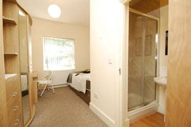 4 bed flat, 10 Lisson Grove, Mutley, Plymouth, PL47DN - Image 3